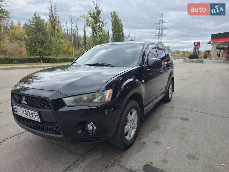 Внедорожник / Кроссовер Mitsubishi Outlander 2010 в 