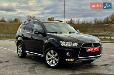 Внедорожник / Кроссовер Mitsubishi Outlander 2012 в 