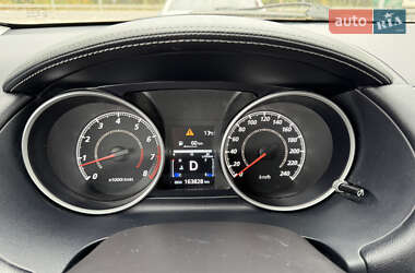 Внедорожник / Кроссовер Mitsubishi Outlander 2012 в 