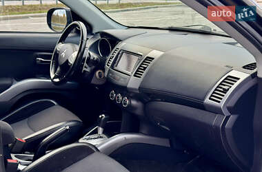 Внедорожник / Кроссовер Mitsubishi Outlander 2012 в 