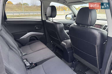 Внедорожник / Кроссовер Mitsubishi Outlander 2012 в 