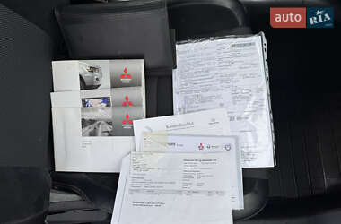 Внедорожник / Кроссовер Mitsubishi Outlander 2012 в 