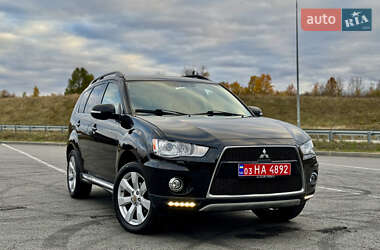 Внедорожник / Кроссовер Mitsubishi Outlander 2012 в 
