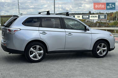 Внедорожник / Кроссовер Mitsubishi Outlander 2013 в 