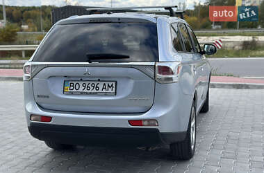 Внедорожник / Кроссовер Mitsubishi Outlander 2013 в 