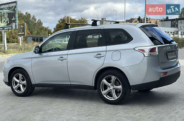Внедорожник / Кроссовер Mitsubishi Outlander 2013 в 