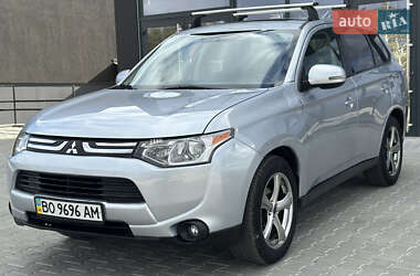 Внедорожник / Кроссовер Mitsubishi Outlander 2013 в 