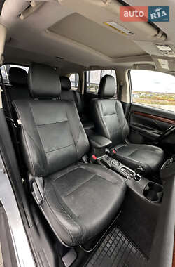 Внедорожник / Кроссовер Mitsubishi Outlander 2013 в 
