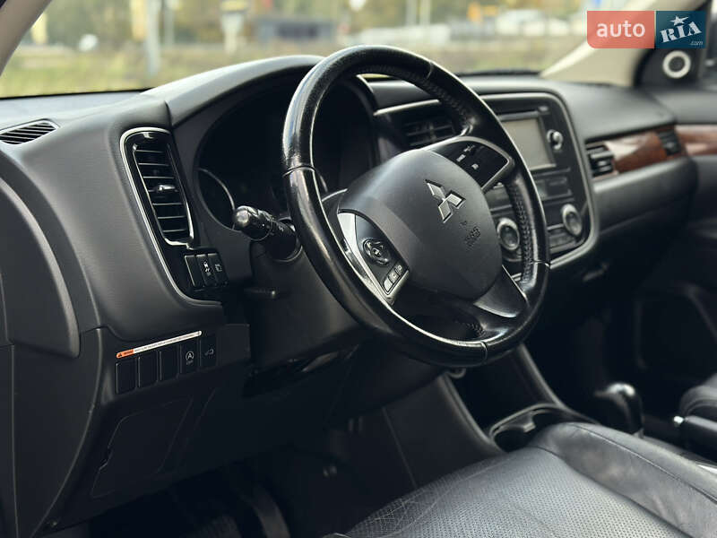 Внедорожник / Кроссовер Mitsubishi Outlander 2013 в Тернополе