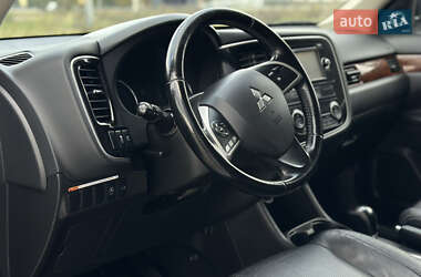 Внедорожник / Кроссовер Mitsubishi Outlander 2013 в 