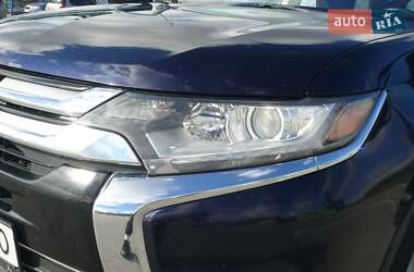 Внедорожник / Кроссовер Mitsubishi Outlander 2016 в 