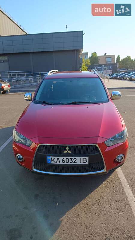 Внедорожник / Кроссовер Mitsubishi Outlander 2010 в Кривом Роге