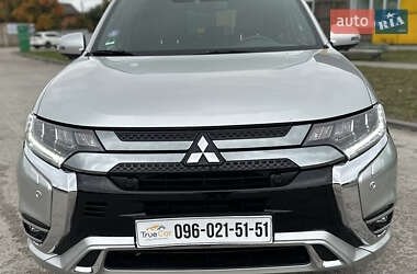Внедорожник / Кроссовер Mitsubishi Outlander 2020 в 