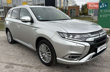 Внедорожник / Кроссовер Mitsubishi Outlander 2020 в Киеве