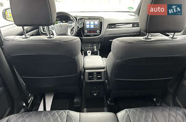 Внедорожник / Кроссовер Mitsubishi Outlander 2020 в 