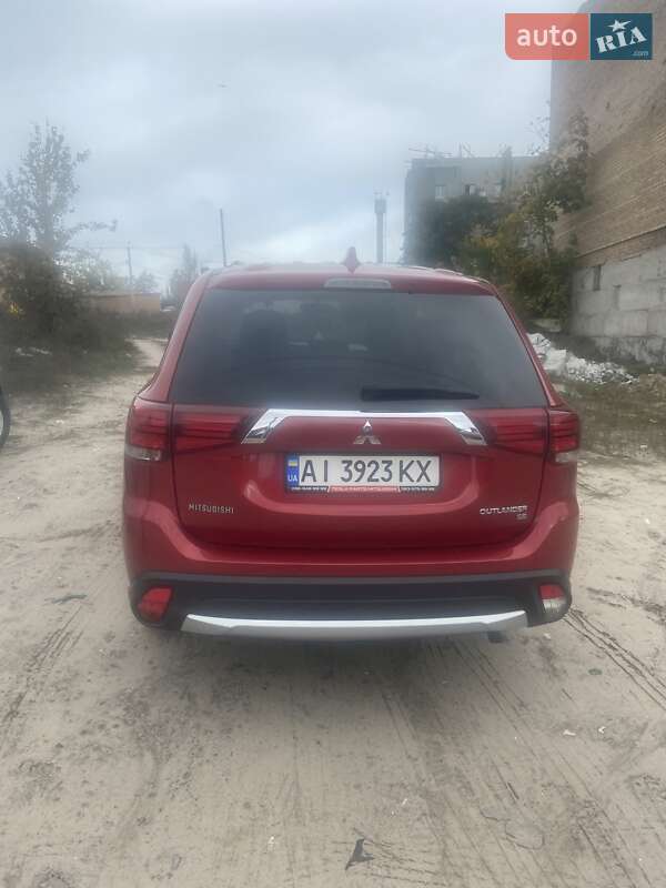 Позашляховик / Кросовер Mitsubishi Outlander 2017 в Гостомелі
