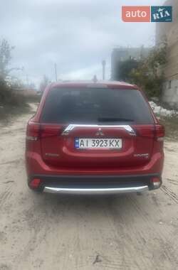 Внедорожник / Кроссовер Mitsubishi Outlander 2017 в 