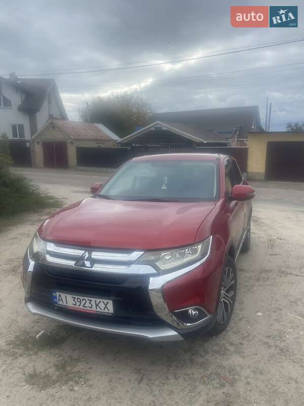 Внедорожник / Кроссовер Mitsubishi Outlander 2017 в 