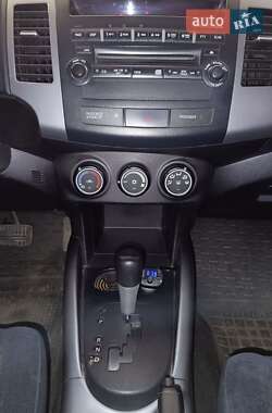Внедорожник / Кроссовер Mitsubishi Outlander 2010 в 