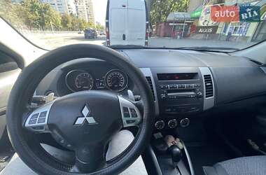 Внедорожник / Кроссовер Mitsubishi Outlander 2011 в 