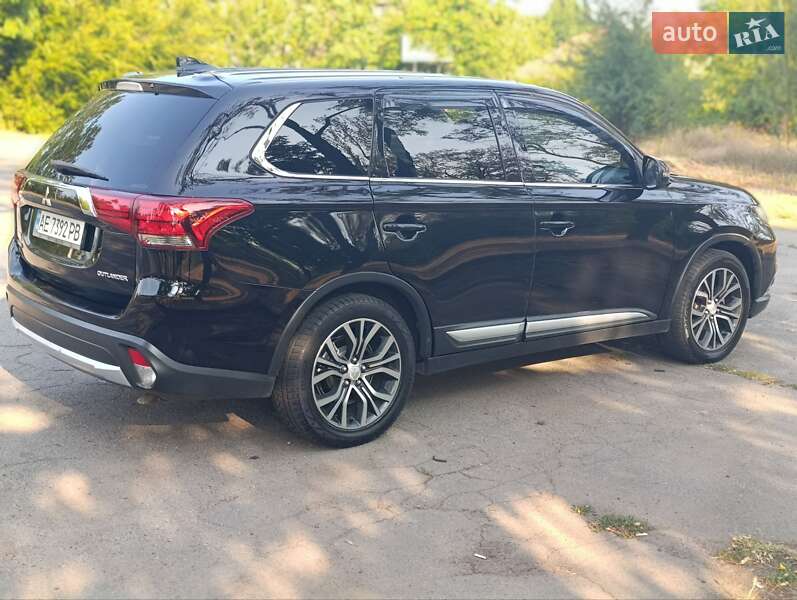 Внедорожник / Кроссовер Mitsubishi Outlander 2017 в Кривом Роге