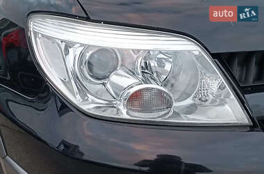 Внедорожник / Кроссовер Mitsubishi Outlander 2005 в 