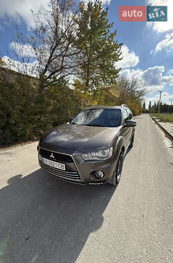 Позашляховик / Кросовер Mitsubishi Outlander 2012 в  фото 9 Позашляховик / Кросовер Mitsubishi Outlander 2012 в