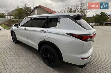Внедорожник / Кроссовер Mitsubishi Outlander 2023 в 