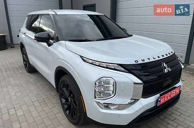 Внедорожник / Кроссовер Mitsubishi Outlander 2023 в Киеве