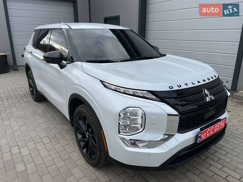 Внедорожник / Кроссовер Mitsubishi Outlander 2023 в Киеве