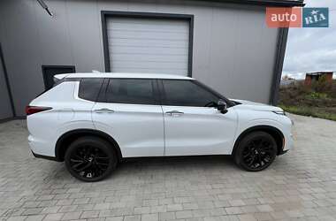 Внедорожник / Кроссовер Mitsubishi Outlander 2023 в 