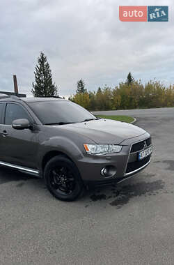 Внедорожник / Кроссовер Mitsubishi Outlander 2011 в 