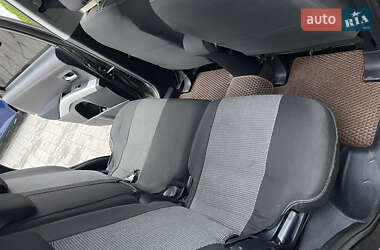 Внедорожник / Кроссовер Mitsubishi Outlander 2011 в 