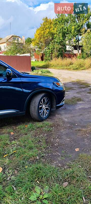 Внедорожник / Кроссовер Mitsubishi Outlander 2017 в Смеле