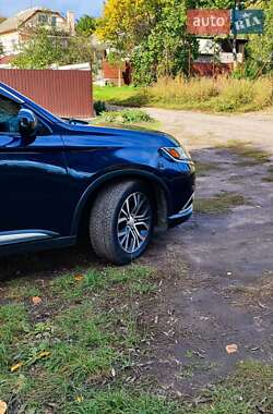 Внедорожник / Кроссовер Mitsubishi Outlander 2017 в 