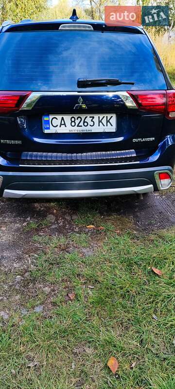 Внедорожник / Кроссовер Mitsubishi Outlander 2017 в Смеле