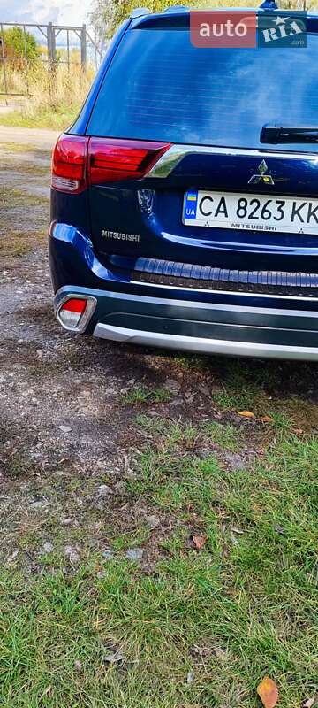 Внедорожник / Кроссовер Mitsubishi Outlander 2017 в Смеле