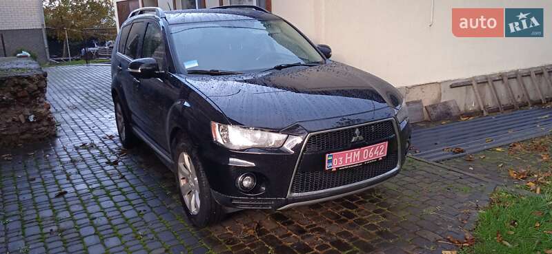 Внедорожник / Кроссовер Mitsubishi Outlander 2010 в Заре