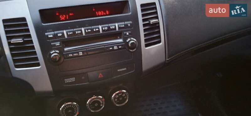 Внедорожник / Кроссовер Mitsubishi Outlander 2010 в Заре