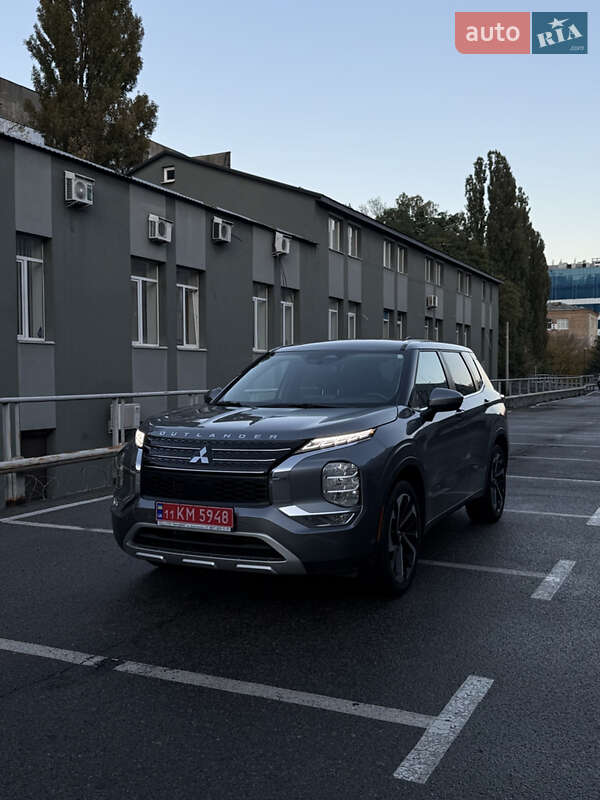 Внедорожник / Кроссовер Mitsubishi Outlander 2022 в Киеве
