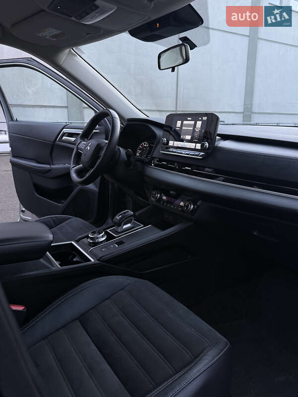 Внедорожник / Кроссовер Mitsubishi Outlander 2022 в Киеве