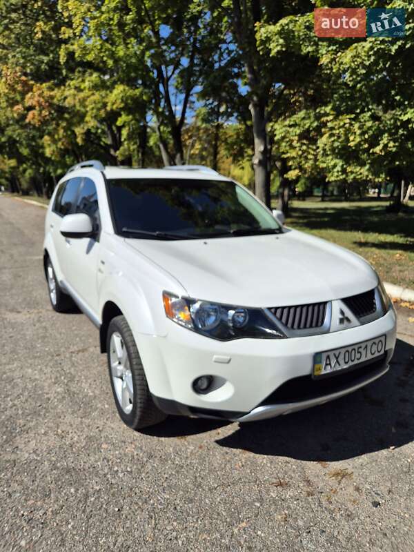 Внедорожник / Кроссовер Mitsubishi Outlander 2008 в 