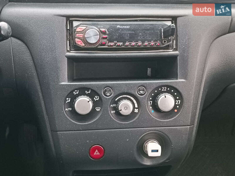 Позашляховик / Кросовер Mitsubishi Outlander 2003 в Харкові