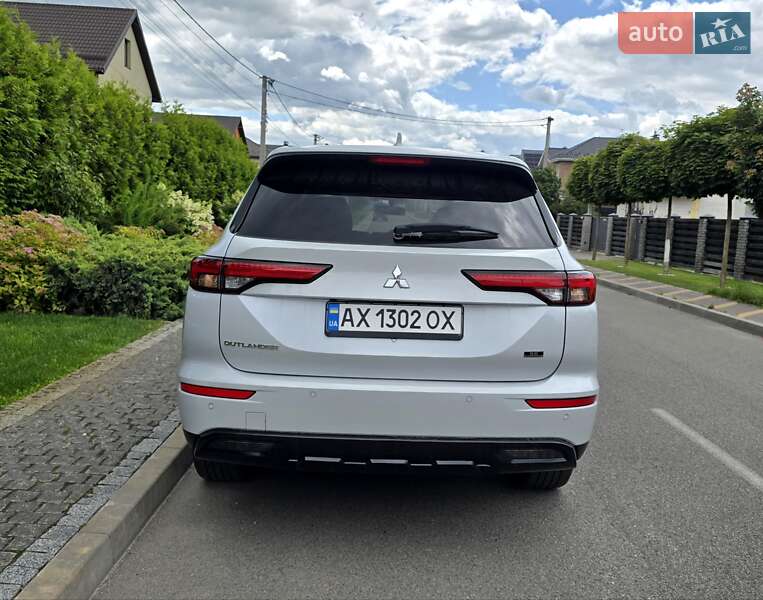 Внедорожник / Кроссовер Mitsubishi Outlander 2022 в Киеве