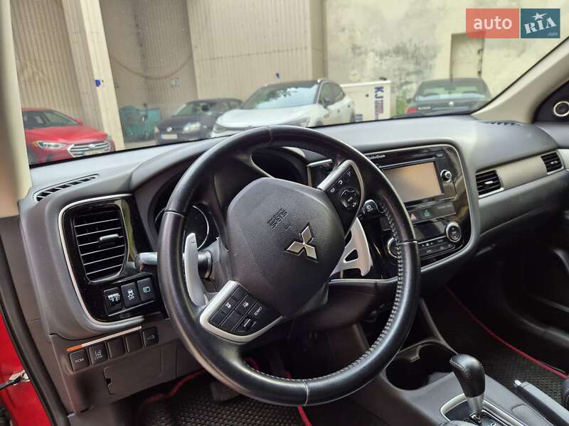 Внедорожник / Кроссовер Mitsubishi Outlander 2014 в Киеве