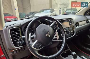 Внедорожник / Кроссовер Mitsubishi Outlander 2014 в 