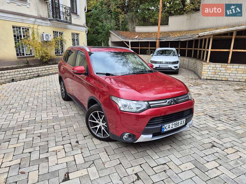 Внедорожник / Кроссовер Mitsubishi Outlander 2014 в Киеве