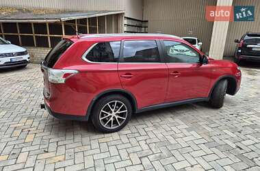 Внедорожник / Кроссовер Mitsubishi Outlander 2014 в 