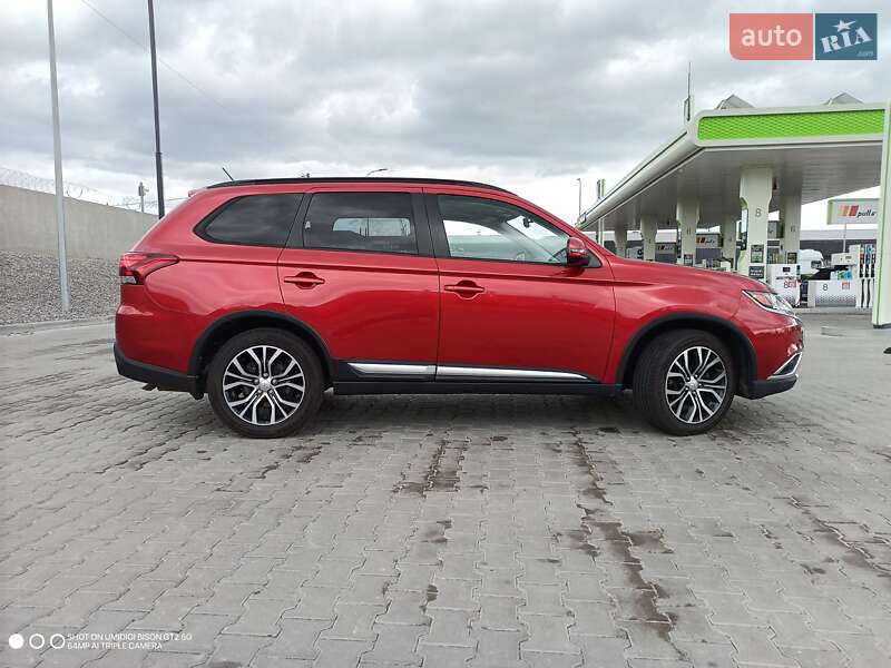 Внедорожник / Кроссовер Mitsubishi Outlander 2016 в Киеве