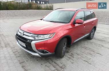 Позашляховик / Кросовер Mitsubishi Outlander 2016 в Києві